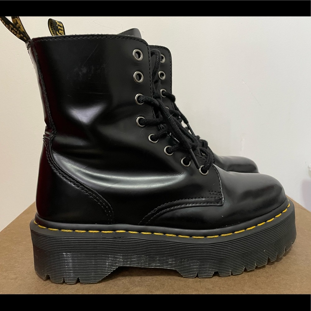 Dr. Martens Jadon Smooth Leather
Platform Boots.❤️‍🔥